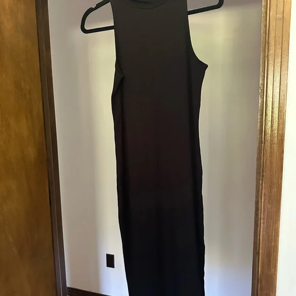 Banana Republic Ribbed Black Top - Picture 3 of 3